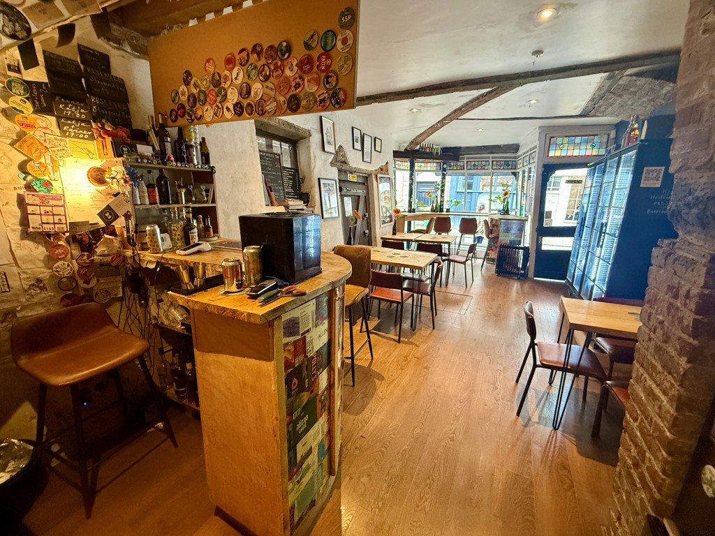 Lot: 73 - COMMERCIAL INVESTMENT IN HISTORIC TOWN CENTRE - View towards High Street